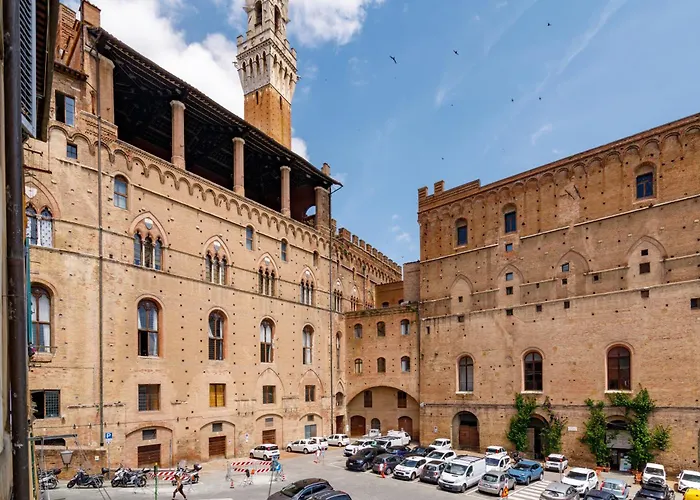 Daire Guesthost - Charme In The Historic Centre Of Siena