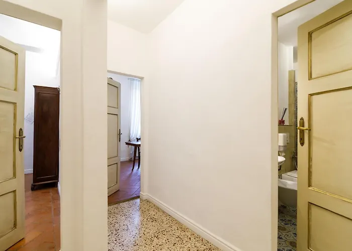 Guesthost - Charme In The Historic Centre Of Daire Siena
