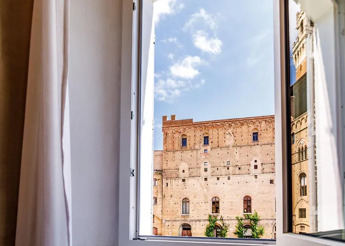 Guesthost - Charme In The Historic Centre Of Daire Siena