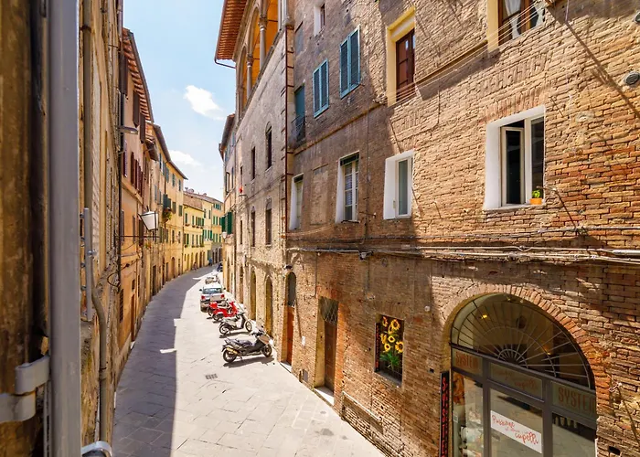 Daire Guesthost - Charme In The Historic Centre Of Siena